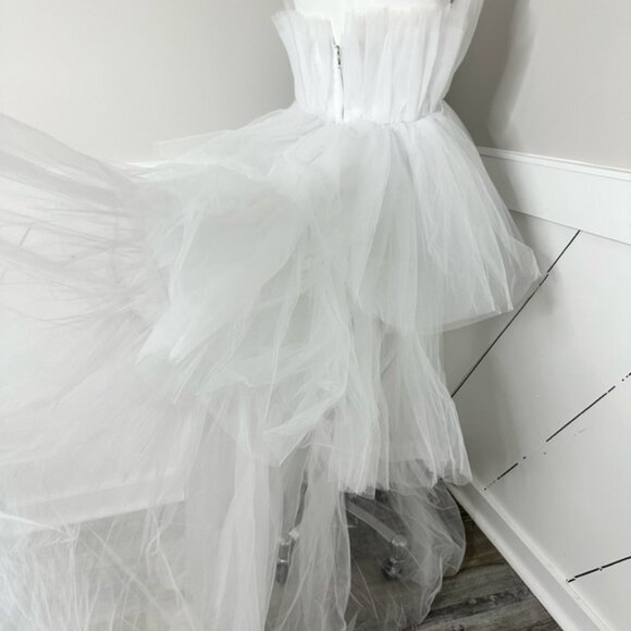 FASHION NOVA WHITE TULLE DRESS- PRELOVED- MEDIUM - Picture 6 of 9